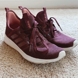 Women’s adidas tennis shoes!